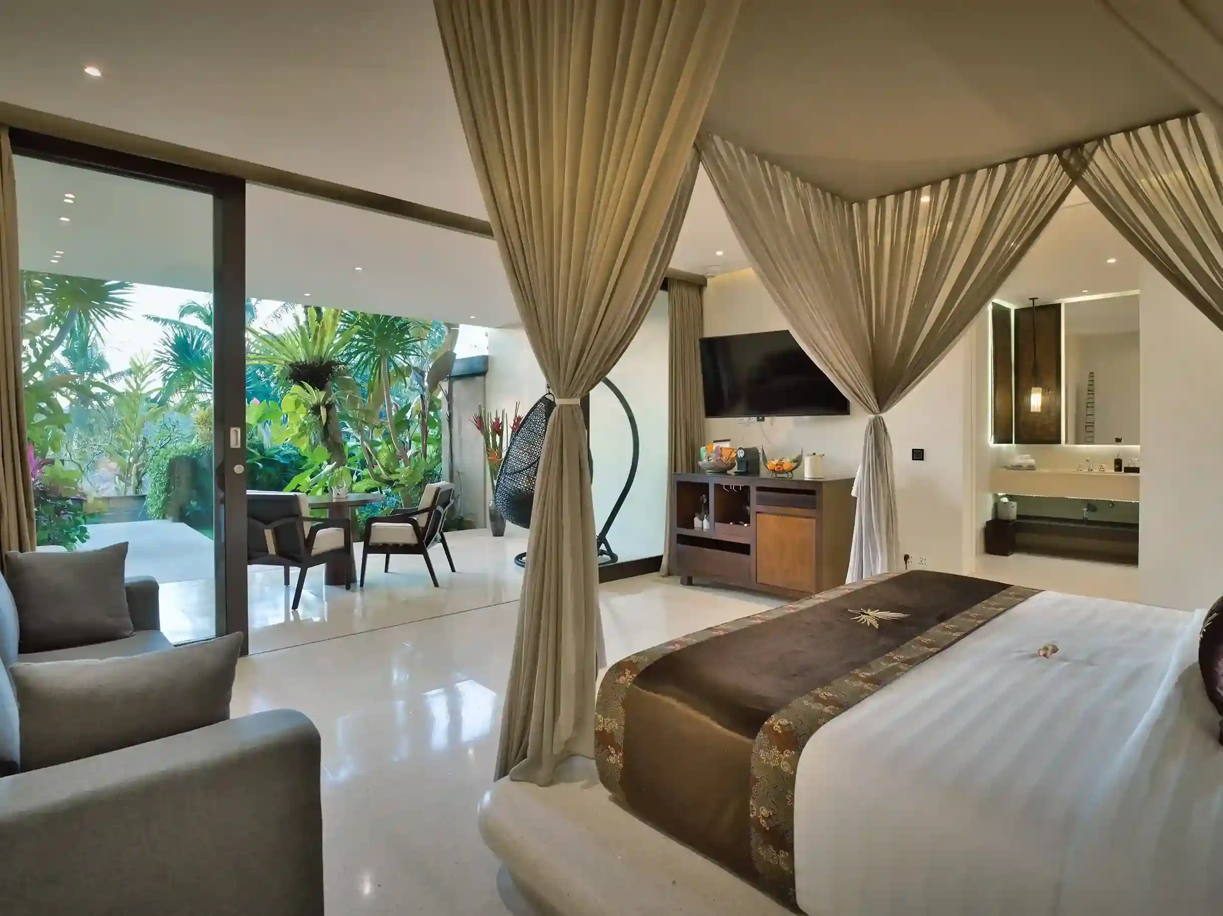 Resort pool villa among rice terraces in Ubud