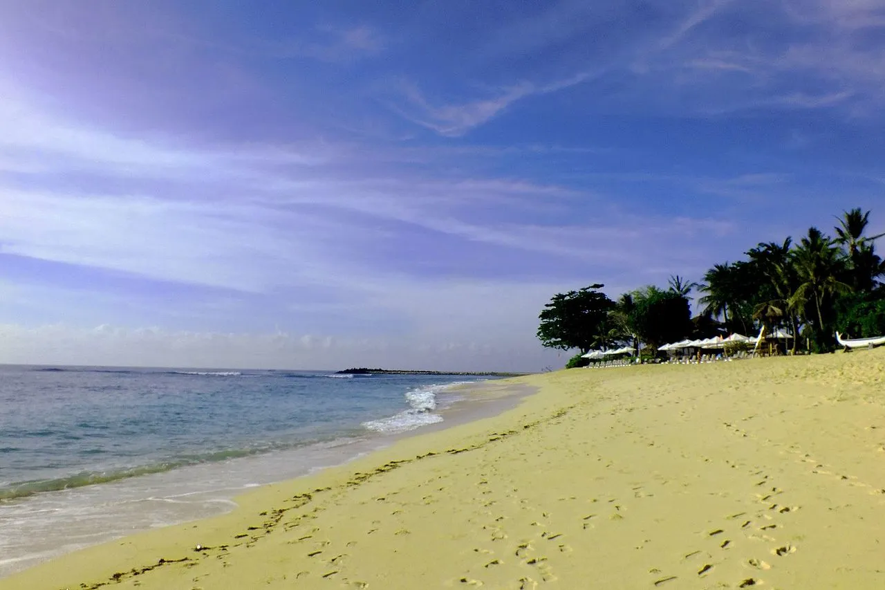 Infinity pool over the ocean in Nusa Dua